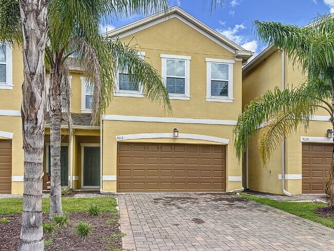 Building Photo - Available Now!  Charming 3-Bedroom Townhou...