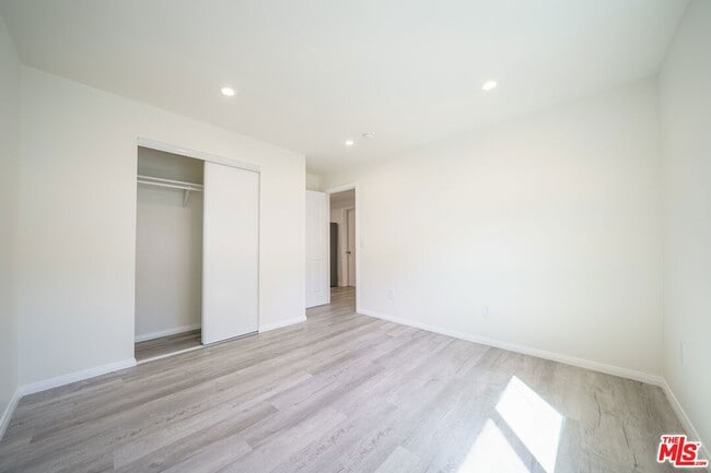 Building Photo - 229 E 85th St