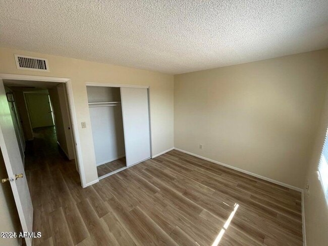 Building Photo - 2709 S Alder Dr