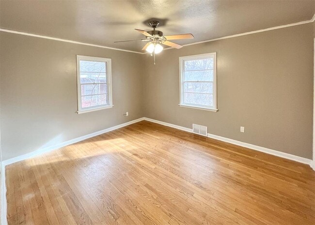 Building Photo - 208 E 14th St