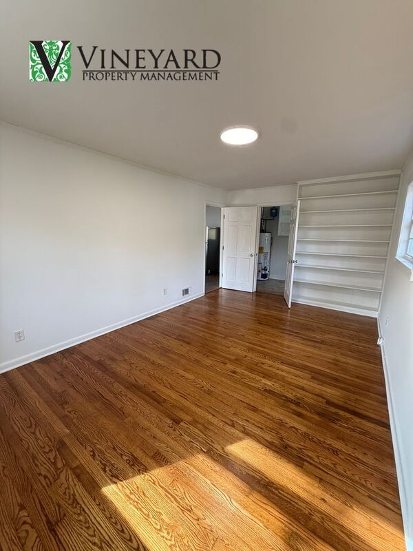 Building Photo - 1023 Pine Valley Dr NE