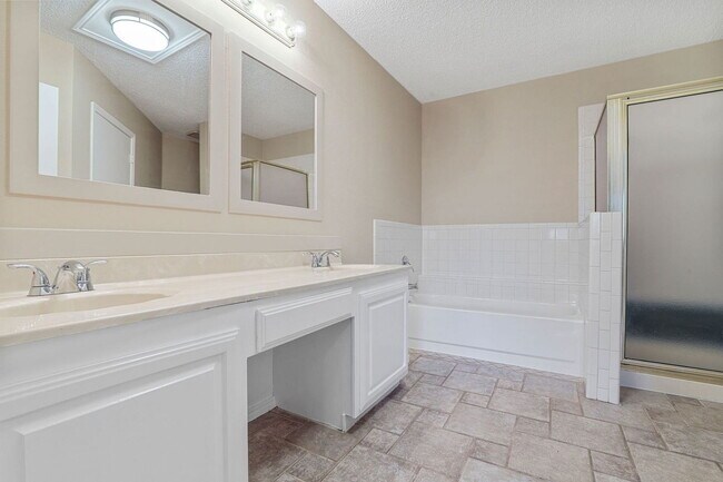 Building Photo - 4010 David Dr