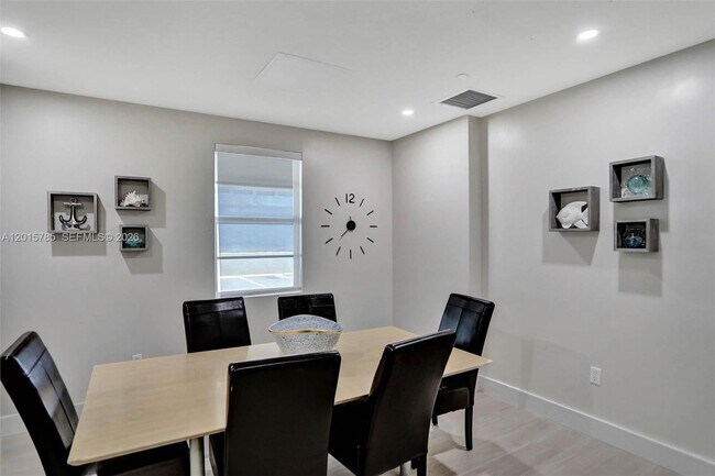Building Photo - 6917 Collins Ave