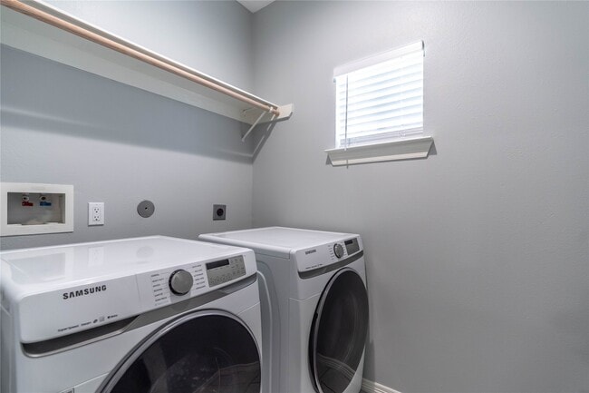 Building Photo - 1122 Ryon St