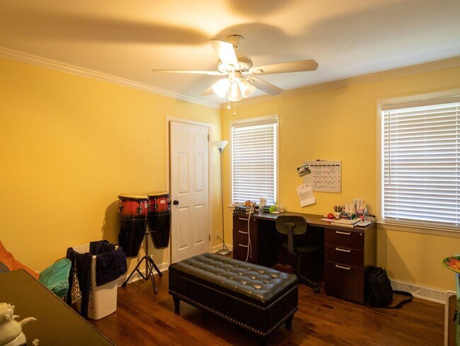 Building Photo - Three Bedroom Brick Ranch in National Hills!