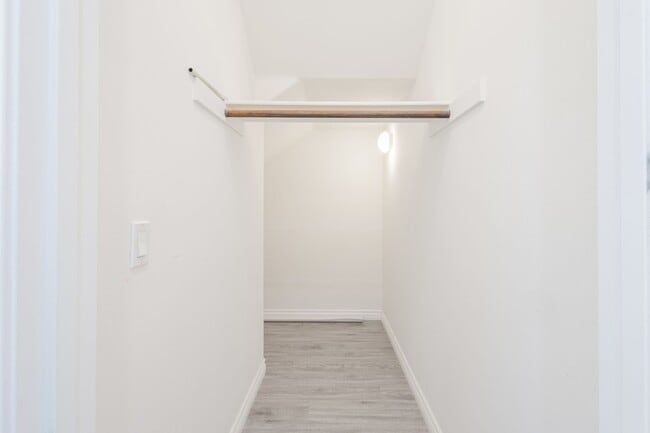 Building Photo - 16220 Retreat Ct