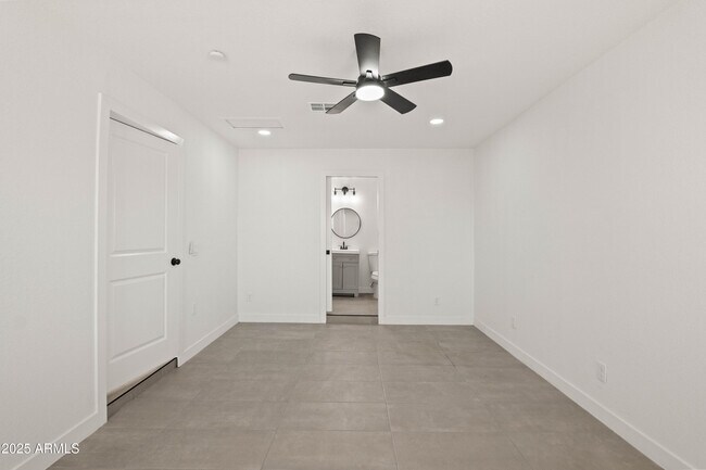 Building Photo - 2056 E Orange St.