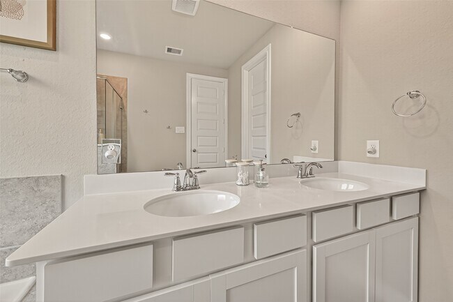 Building Photo - 20223 Sagebrush Hollow Dr