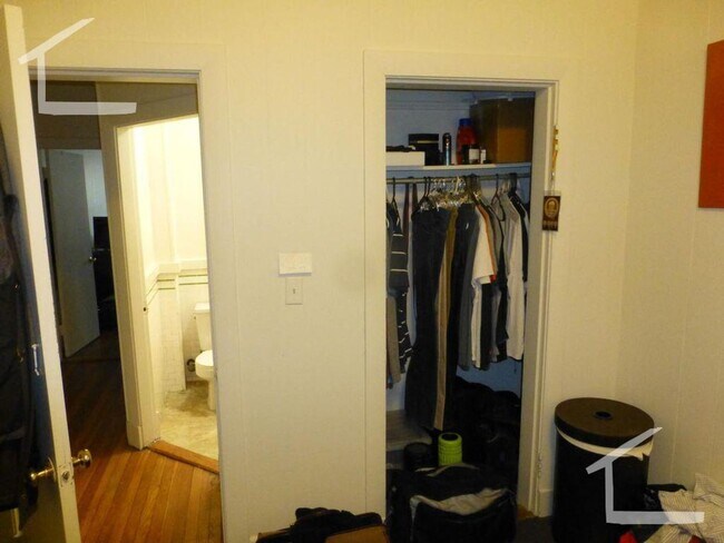 Building Photo - No Brokers Fee, No Security Deposit, heat,...
