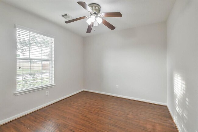 Building Photo - 7718 Shavano Ln