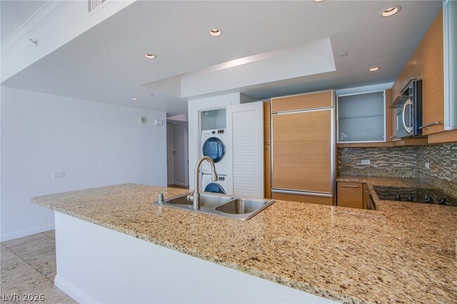 Building Photo - 222 Karen Ave