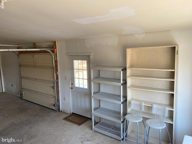 Building Photo - 856 Spriggs Rd
