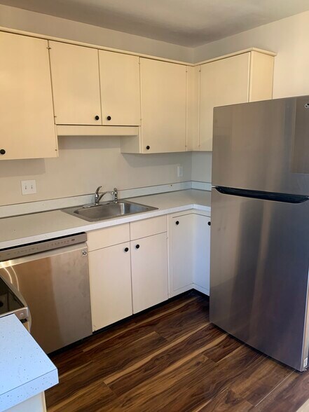 Kitchen - 96 Lionel Ave
