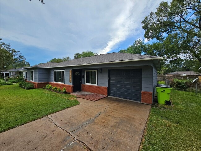 Building Photo - 1300 Lawrence St