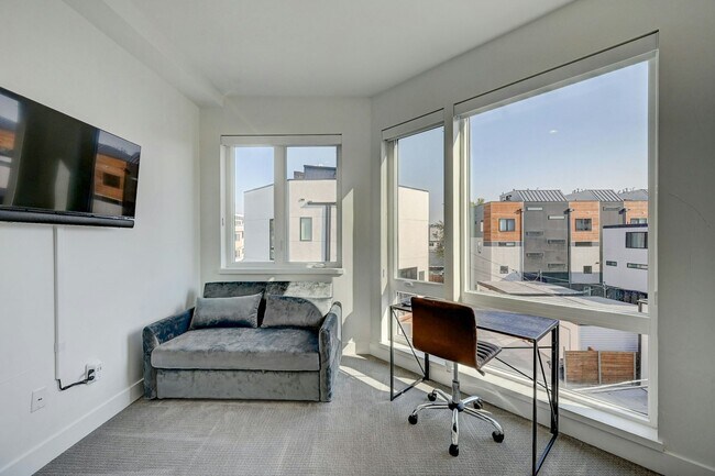 Building Photo - 3530 W Conejos Pl