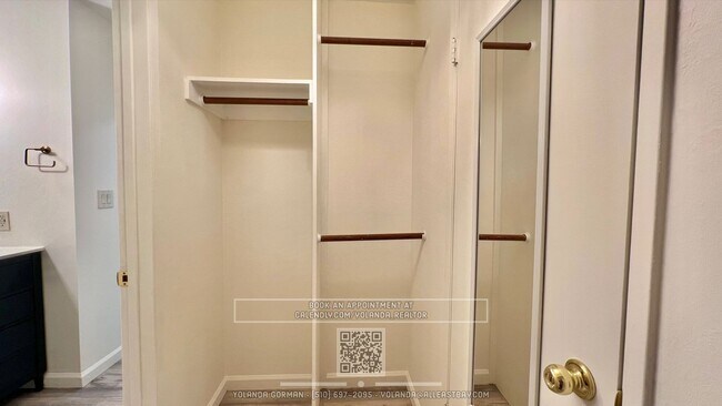 Building Photo - Beautifully Updated Junior 1bd/1ba at reso...