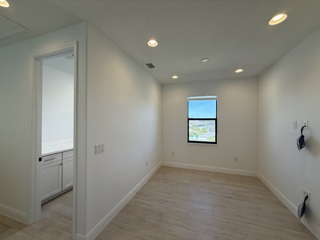 Building Photo - 3BR/3.5BA two-story home with 2-car garage in Sierra Cove!