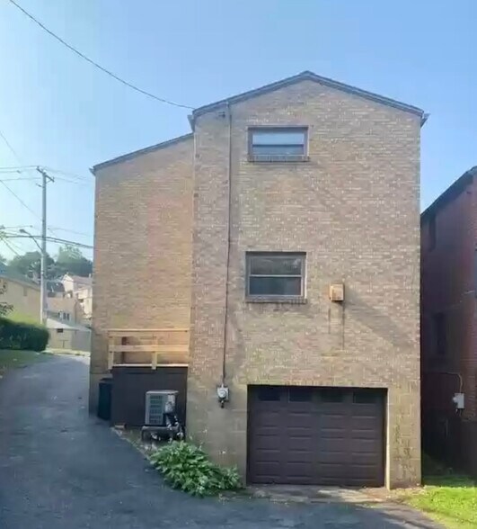 Back of House - 799 Greenfield Ave