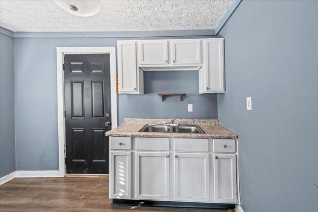 Building Photo - 1752-1752 N Rural St