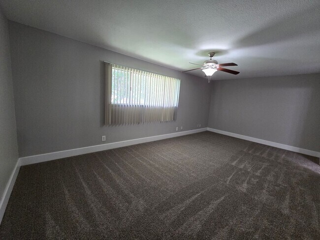 Building Photo - 560 Greenbriar Townhouse Way