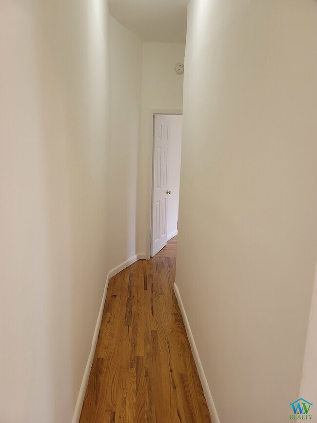 Building Photo - 681 Melrose Ave