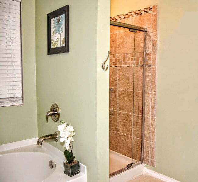 Building Photo - 5390 Skip Jack Dr