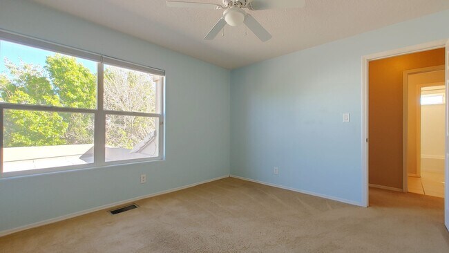 Building Photo - Magnificent 4 Bedroom, 2.5 Bath in Rio Rancho!