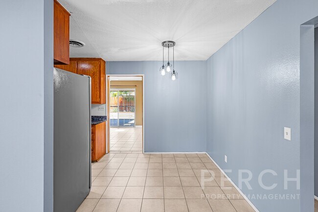 Building Photo - 41344 Mayberry Ave
