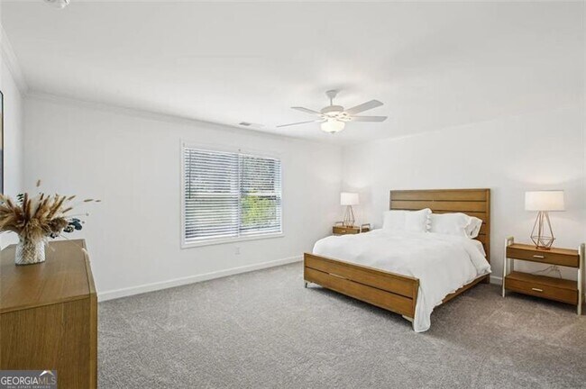 Building Photo - 5057 Woodland Hls