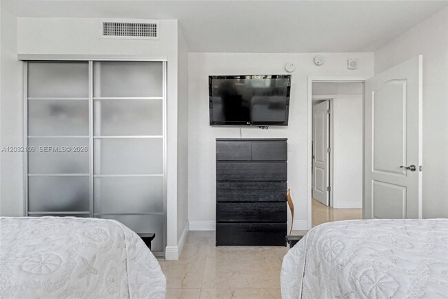 Building Photo - 2017 S Ocean Dr