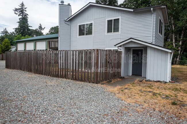 Building Photo - 9620 Maple Ave SW