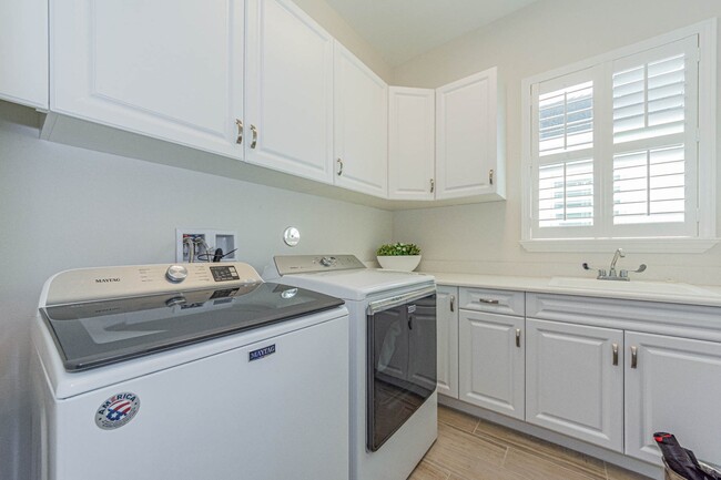 Building Photo - 1498 Lily's Cay Circle