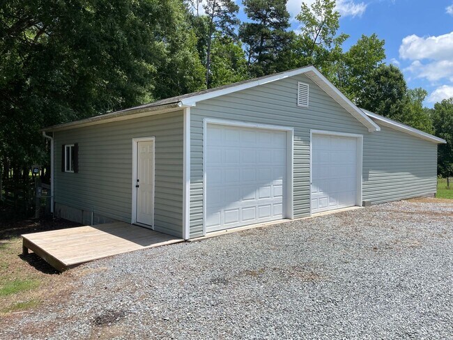 Building Photo - Beautiful 3 Bed, 2.5 Bath Home located in ...