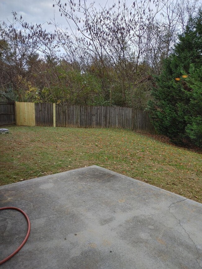 Building Photo - West Knoxville 37909 - Beautiful & newly remodeled with 4 bedroom, 3.5 baths - Call Sharon Arnwin...