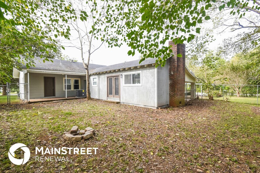 Building Photo - 8404 Thomas Ave