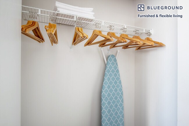 Building Photo - 30 E Roosevelt Rd