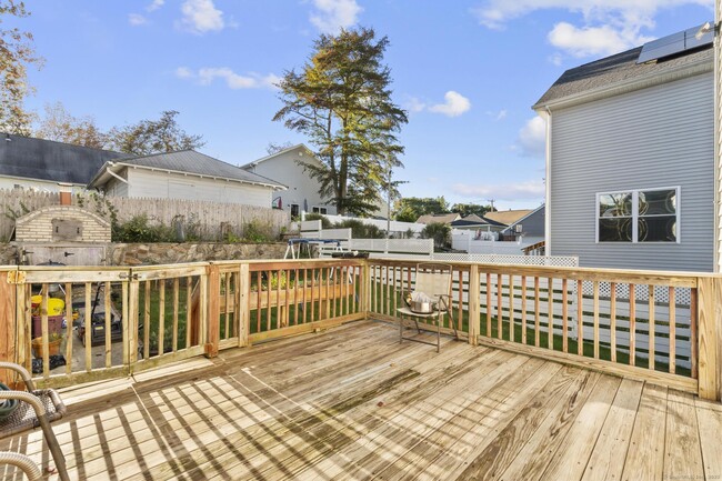 Building Photo - 39 Infield St