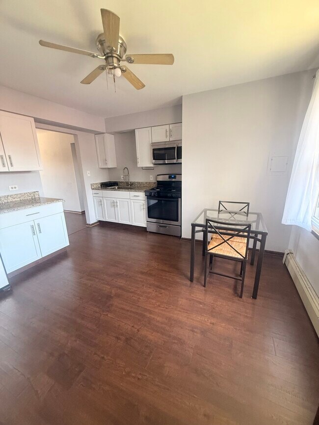 Building Photo - 7601 Banks St