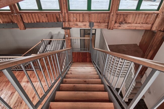 Building Photo - Huge Luxury 2 Story Condo with Private Rooftop Deck!