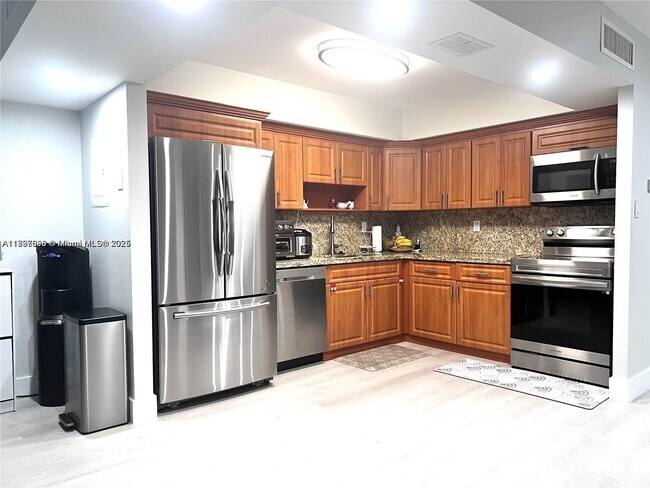 Building Photo - 20200 W Country Club Dr