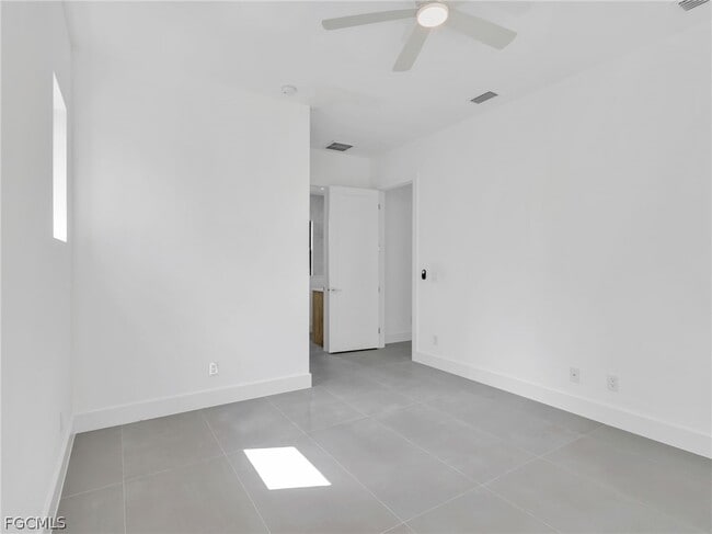 Building Photo - 6192 Kambach St