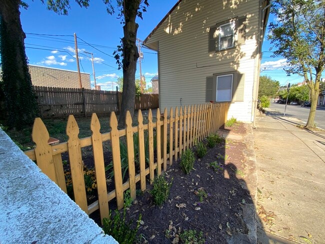 Building Photo - 29 E Pomfret St