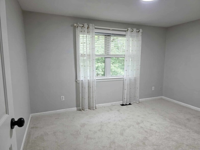 Building Photo - 68 Gatsby Dr