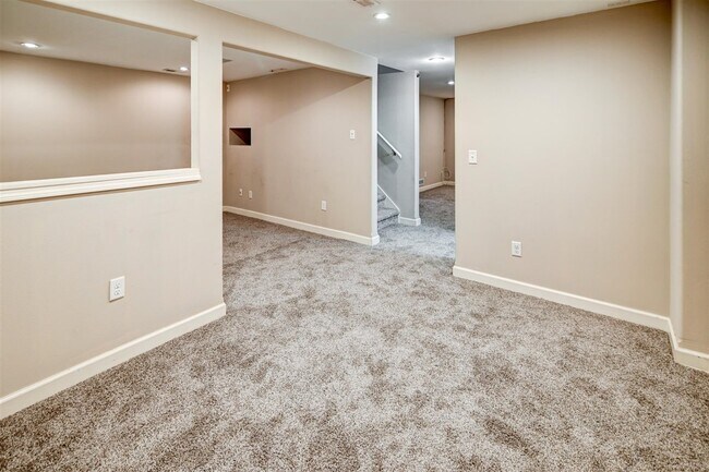 Building Photo - 2633 Koshkonong Way