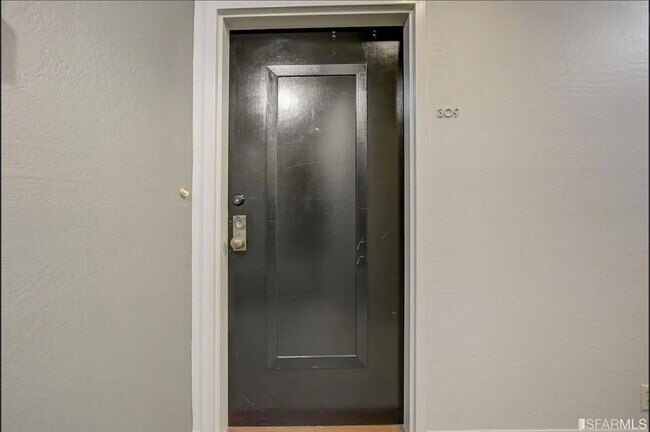 Building Photo - 1 Bed/1 Bath In Pacific Heights with Parking and Roof Deck