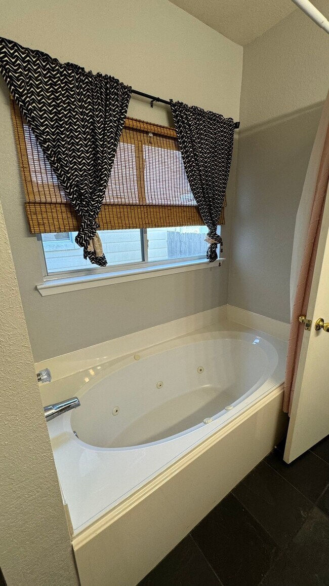 Building Photo - 11923 Prior Park Dr