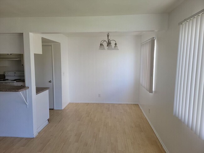 Building Photo - 659 Halyard St