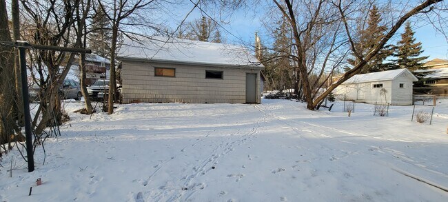 Building Photo - AVAILABLE NOW - 4 Bedroom with garage