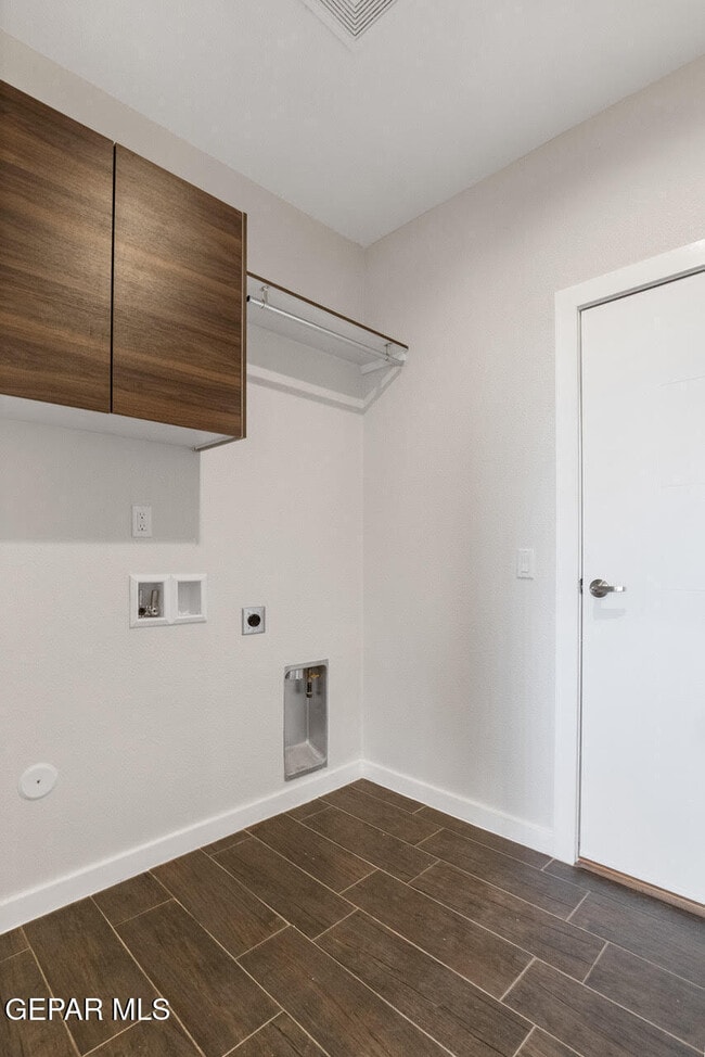 Building Photo - 245 Emerald Tower Dr