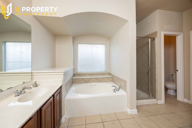 Building Photo - Charming two-story brick home in the desir...